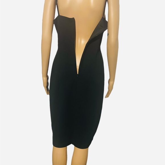 Elegant & Sleek Plunging V-Neck Dress – Worn Once! - Picture 4 of 8